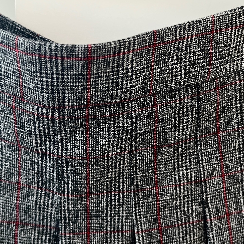 BNWOT Sunday Best Pleated Skirt – Structured Fabric, Perfect for Fall/Winter - Picture 2 of 4